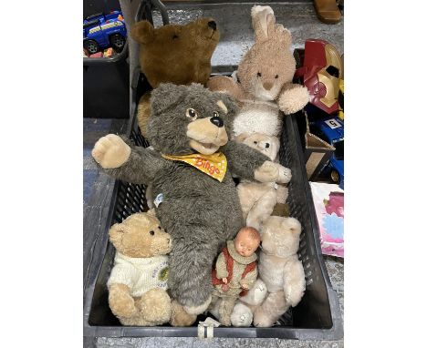 A BOX OF VINTAGE TEDDIES, INCLUDING BINGO THE BEAR ETC. SOME NEEDING TLC 