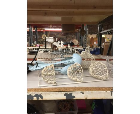 A QUANTITY OF KITCHENALIA ITEMS TO INCLUDE A VINTAGE MILK BOTTLE CONTAINER, WIRE 'CHICKEN' EGG HOLDER, CUP HOLDER, ETC 
