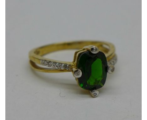 A 9ct gold, Russian chrome diopside ring, 2.3g, N
