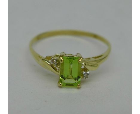 A 9ct gold, peridot and diamond ring, 1.1g, O