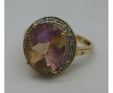 A 9ct gold and amatrine ring, 4g, P