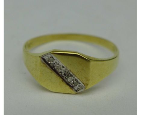 A 9ct gold and diamond ring, 1.5g, R