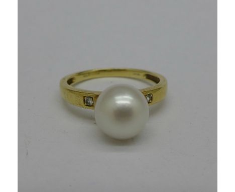 A 9ct gold and pearl ring, 3g, S