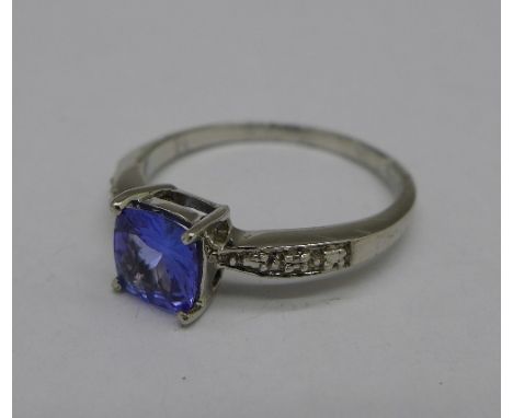 A 9ct white gold and tanzanite ring, 2.4g, O