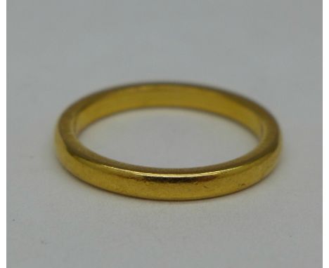 A 22ct gold ring, 4.0g, L