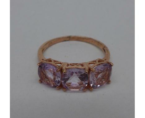 A silver gilt and Rose de France amethyst ring, T