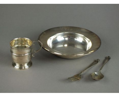 A cased silver Christening bowl, Birmingham, together with a cased silver Christening mug, Birmingham and a silver spoon and 