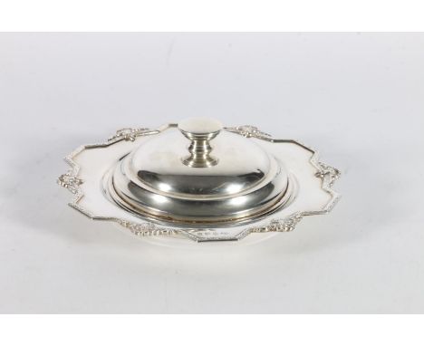 Sterling silver button dish with lid, AE Poston and Co Ltd, Birmingham, 1940, 174g. 