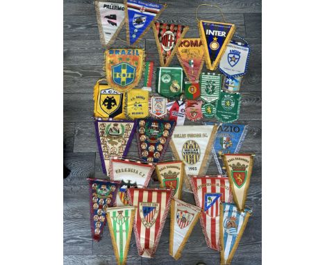 Foreign Club Football Pennant Collection: 10 from Spain, 7 from Italy plus 11 others. Around 10 are small leaving 18 which ar