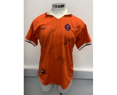 Holland Signed Football Shirt: 6 autographs which are identified  underneath to include Gullit Neeskens Rijkaard and 3 others