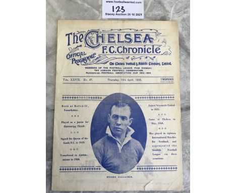 31/32 Chelsea v Newcastle United Football Programme: Good condition with no team changes. Tiny tear and light folding.