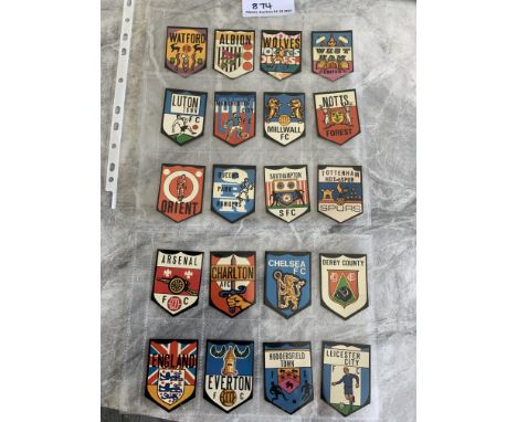 BABs Soccer Dips Football Club Badge Cards: 20 mint condition club badges to include Arsenal Chelsea Tottenham and West Ham. 