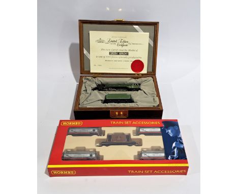 Bachmann &amp; Hornby, Train related, a boxed group. Bachmann Green Arrow (this is the second of the limited editions) &amp; 