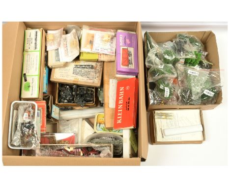 OO Kits, Accessories, Scenery Items Etc. To include various coach &amp; wagon kits, qty of loose components, colour light sig