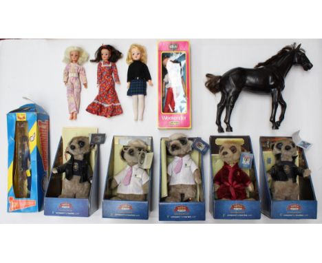 Sindy: A collection of four assorted Sindy dolls, one of which is boxed 'Weekender', together with a collection of five boxed