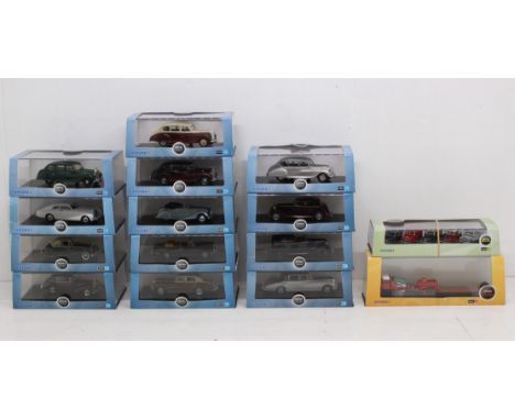 Oxford: A collection of fifteen cased Oxford Diecast 1:43 Scale vehicles/sets. Original boxes, general wear expected with age