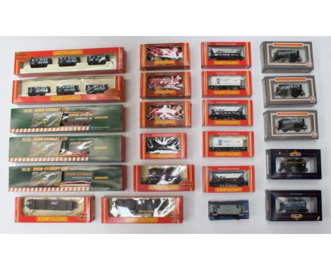 Model Railway: A collection of assorted boxed OO Gauge model railway rolling stock, to include: Hornby, Dapol and Bachmann. G