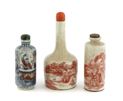 A Chinese underglaze blue and copper-red snuff bottle,Qing dynasty (1644-1911), of cylindrical form, painted with figures in 