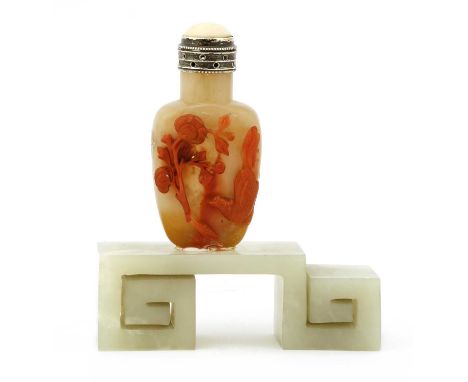 A Chinese agate snuff bottle,Qing dynasty (1644-1911), of tapering form, carved with a phoenix by a blossoming peony branch, 