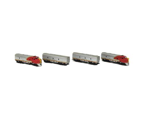 Model Railway - a OO gauge model railway Santa Fe locomotives (x2) plus x2 rolling stock coaches / carriages. Marked made in 