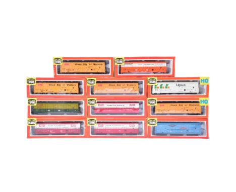 Model Railway - a collection of x11 Life-Like Trains OO gauge model railway trainset rolling stock, to include: No. 08992 Thr