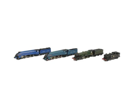 Three vintage Hornby Dublo OO gauge model railway locomotive engines, comprising of; two 'Sir Nigel Gresley' 60007 locos, one