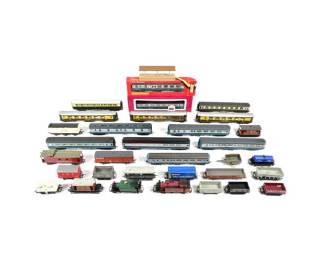 Model Railway - a collection of vintage OO gauge model railway trainset locomotive engines, rolling stock, coaches and carria