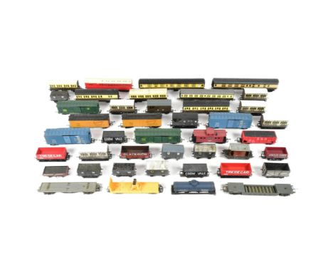 Model Railway - a collection of assorted OO gauge model railway trainset locomotive rolling stock wagons / coaches and carria