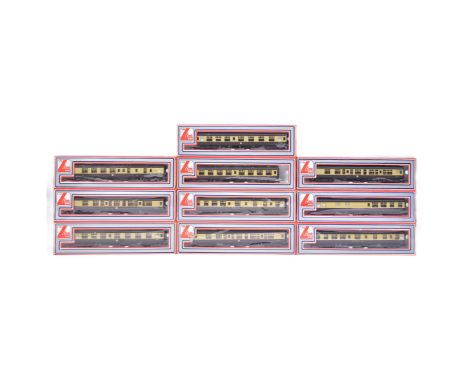 Model Railway - a collection of x10 vintage Lima OO gauge railway trainset locomotive coaches, to include: W24760 'Restaurant