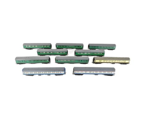 Model Railway - a collection of x10 Hornby OO gauge model railway trainset rolling stock coaches and carriages. To include; R