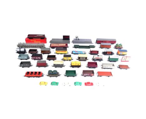 Model Railway - a collection of vintage OO gauge model railway trainset locomotive rolling stock wagons to include; Royal Mai