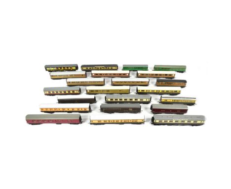Model Railway - a collection of x20 assorted OO gauge model railway trainset locomotive rolling stock coaches and carriages t