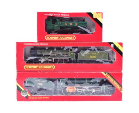 Three vintage Hornby OO gauge model railway trainset locomotive engines, comprising of; R154 King Arthur Class N15 4-6-0 'Sir