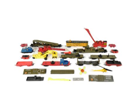 Model Railway - a collection of vintage Triang Battle Space OO gauge model railway trainset parts / spares to include; Anti A