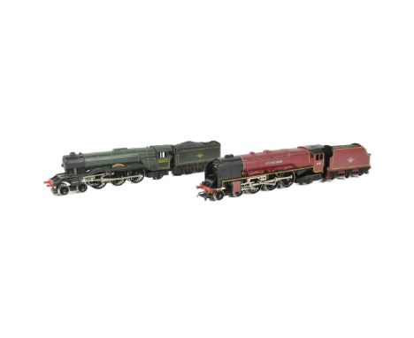 Two vintage Hornby OO gauge model railway locomotive engines, comprising of; R850 Class A3 4-6-2 60103 'Flying Scotsman' in B