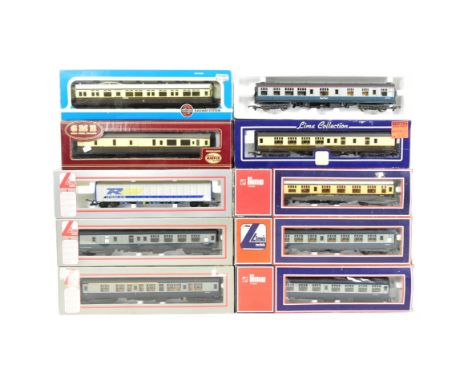 Model Railway - a collection of Lima dn Airfix OO gauge model railway trainset locomotive rolling stock coaches and carriages