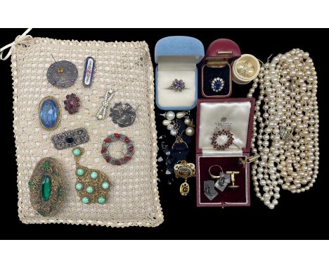 Quantity of costume jewellery including small enamel brooch, marcasite brooch, 9ct gold signet ring etc