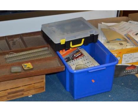 TWO WOODEN BOXES CONTAINING MECCANO, boxed sets No.5 and No.6, contents not checked, boxes damaged, wooden box and tray of as