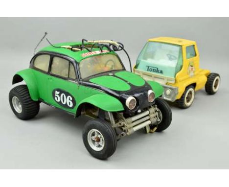 A BATTERY POWERED REMOTE CONTROL VOLKSWAGEN BEETLE, not tested, no remote control unit, body loose on chassis, may not be com