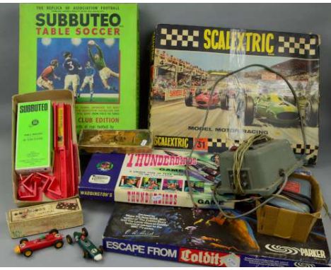 A BOXED SUBBUTEO CONTINENTAL CLUB EDITION, appears complete, with boxed heavyweight team, unboxed fencing (C108), box in fair