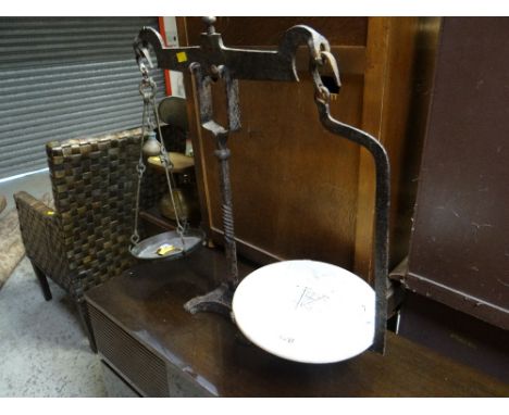 A vintage Avery's shop counter weighing scale