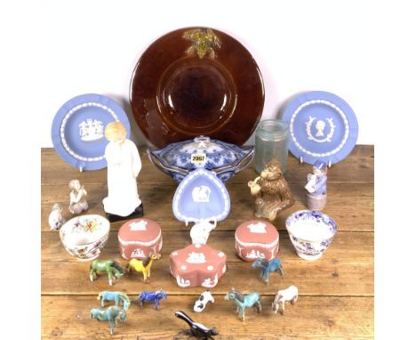 CERAMICS INCLUDING A GROUP OF WEDGWOOD JASPER WARE (QTY)A group of Royal Copenhagen figures and a group of modern ceramic fig