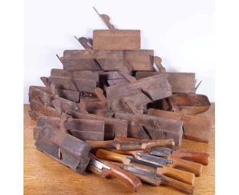 A LARGE QUANTITY OF MOSTLY EARLY 20TH CENTURY CARPENTERS TOOLS (QTY)