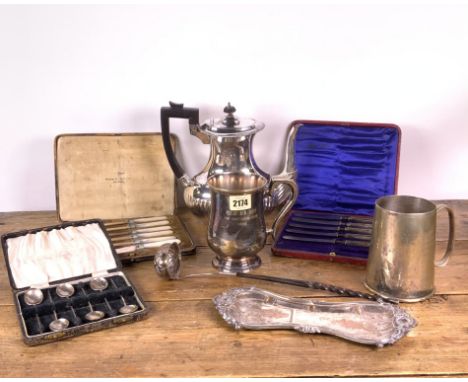 SILVER PLATED WARES INCLUDING CASED FLATWARE, A TEA POT, TWO TANKARDS, A TODDY LADLE AND SUNDRY (QTY)