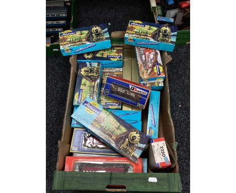 HO gauge rolling stock mainly American from Athearn, Rivarossi, Roundhouse, boxed, approx. 25