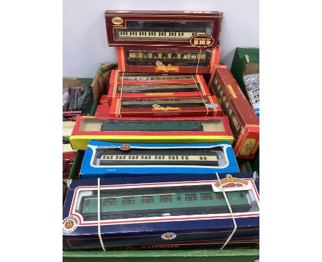 OO gauge coaches from Hornby, Airfix, Bachmann etc, boxed, approx. 20