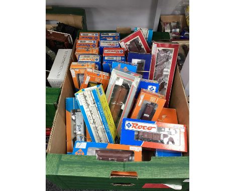 HO gauge rolling stock by Roco, Lima etc, boxed, approx. 25