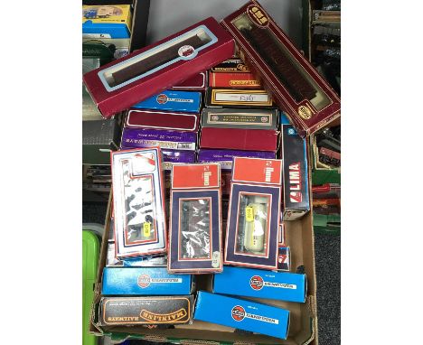 OO gauge rolling stock by Mainline, Airfix, Lima etc, boxed, approx. 30