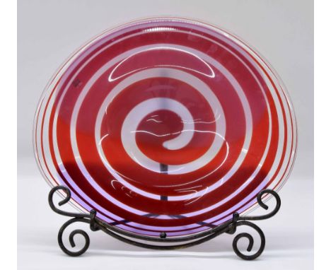 Svaja glass decorative oval platter, with bold red spiral decoration, etched signature 'Giborstis' to the underside, 20" acro