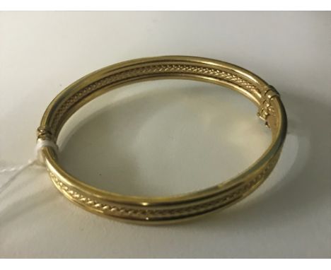 A 9ct torsion lock bangle